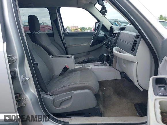 2008 Jeep Liberty Sport z VIN 1J8GN28KX8W247173, wystawiony jako IAAI lot #42259760 z przebiegiem 216 848 mil mil oraz . Historia ofert i sprzedaży dostępna na DreamBid. Obrazek 5.