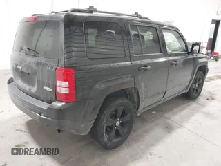 2014 Jeep Patriot Latitude z VIN 1C4NJRFB7ED694024, wystawiony jako IAAI lot #41354423 z przebiegiem 177 854 mil mil oraz . Historia ofert i sprzedaży dostępna na DreamBid. Obrazek 4.