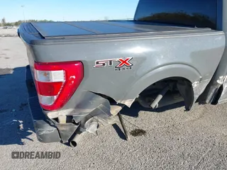 2021 Ford F-150 XL z VIN 1FTEW1EP3MKE33600, wystawiony jako IAAI lot #41053750 z przebiegiem 140 085 mil mil oraz . Historia ofert i sprzedaży dostępna na DreamBid. Obrazek 6.