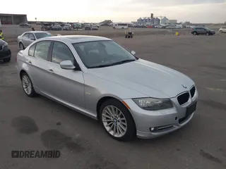 2010 BMW 3 Series 335i xDrive z VIN WBAPL3C57AA408986, wystawiony jako IAAI lot #42064873 z przebiegiem 111 699 mil mil oraz . Historia ofert i sprzedaży dostępna na DreamBid. Obrazek 1.
