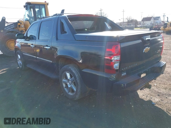 2012 Chevrolet Avalanche LTZ with VIN 3GNTKGE78CG152542, listed as a IAAI auction lot 42033673 with 177,870 mi miles. Bid and sale history available at carsss.com. Image 3.