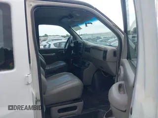 1999 Chevrolet City Express Cargo z VIN 1GCGG29R5X1148396, wystawiony jako IAAI lot #42494492 z przebiegiem 113 232 mil mil oraz . Historia ofert i sprzedaży dostępna na DreamBid. Obrazek 5.