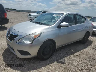 2017 Nissan Versa S z VIN 3N1CN7AP0HL869363, wystawiony jako Copart lot #56559055 z przebiegiem 75 784 mil mil oraz Czysty tytuł • Clean title. Historia ofert i sprzedaży dostępna na DreamBid. Obrazek 1.