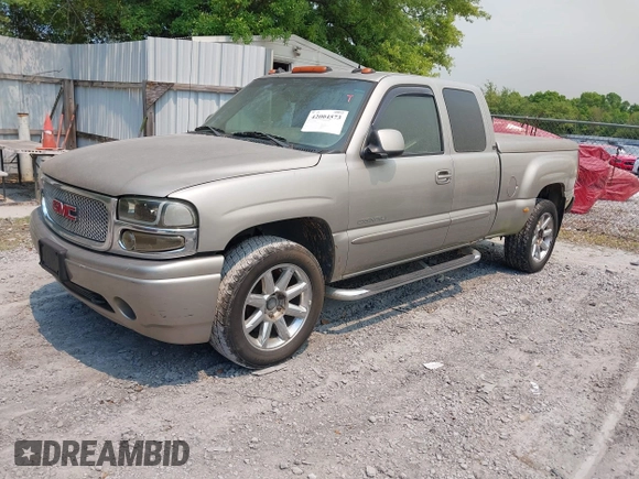 2003 GMC Sierra Denali z VIN 2GTFK69U531270072, wystawiony jako IAAI lot #42004573 z przebiegiem 240 244 mil mil oraz . Historia ofert i sprzedaży dostępna na DreamBid. Obrazek 2.