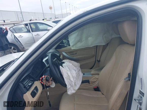 2012 BMW 3 Series 328i z VIN WBA3A5C50CF344263, wystawiony jako IAAI lot #41619368 z przebiegiem 124 635 mil mil oraz . Historia ofert i sprzedaży dostępna na DreamBid. Obrazek 5.