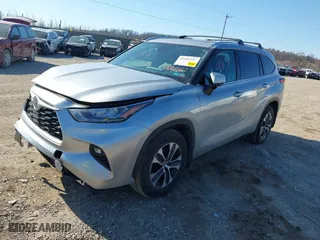 2020 Toyota Highlander XLE with VIN 5TDHZRBH4LS003176, listed as a IAAI auction lot 41696547 with 63,706 mi miles. Bid and sale history available at carsss.com. Image 2.