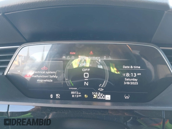 2024 Audi Q8 e-tron z VIN WA15ABGE8RB055999, wystawiony jako IAAI lot #41759410 z przebiegiem 8 972 mil mil oraz . Historia ofert i sprzedaży dostępna na DreamBid. Obrazek 7.