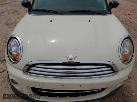 2011 MINI Hardtop z VIN WMWSU3C52BT094094, wystawiony jako Copart lot #55634655 z przebiegiem 104 123 mil mil oraz Szkody całkowita. Historia ofert i sprzedaży dostępna na DreamBid. Obrazek 11.