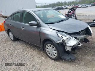 2019 Nissan Versa SV z VIN 3N1CN7AP0KL809185, wystawiony jako IAAI lot #41894403 z przebiegiem 75 648 mil mil oraz . Historia ofert i sprzedaży dostępna na DreamBid. Obrazek 1.