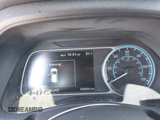 2019 Nissan LEAF SV z VIN 1N4AZ1CP6KC304997, wystawiony jako IAAI lot #42090564 z przebiegiem 54 069 mil mil oraz . Historia ofert i sprzedaży dostępna na DreamBid. Obrazek 7.