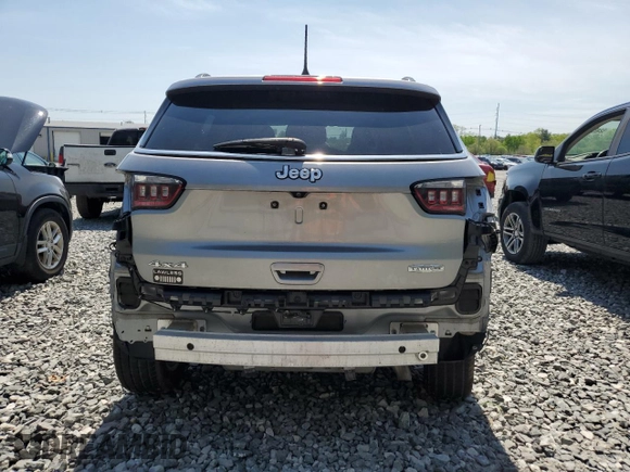 2020 Jeep Compass Latitude z VIN 3C4NJDBB3LT100870, wystawiony jako Copart lot #55840125 z przebiegiem 58 999 mil mil oraz Szkoda całkowita • Salvage title. Historia ofert i sprzedaży dostępna na DreamBid. Obrazek 6.