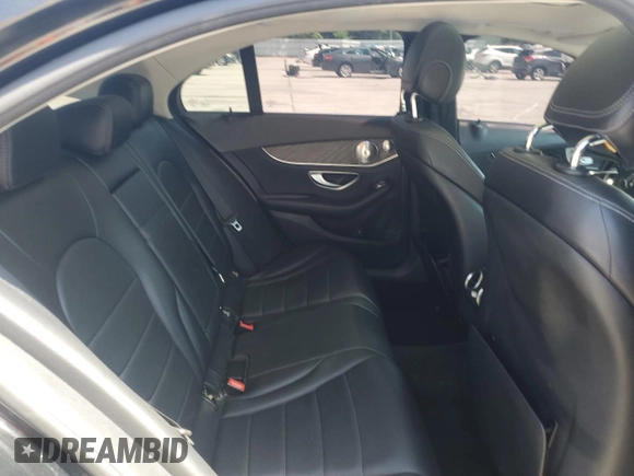 2015 Mercedes-Benz C 300 z VIN 55SWF4JB8FU050489, wystawiony jako Copart lot #52278415 z przebiegiem 125 671 mil mil oraz Szkoda całkowita • Salvage title. Historia ofert i sprzedaży dostępna na DreamBid. Obrazek 10.