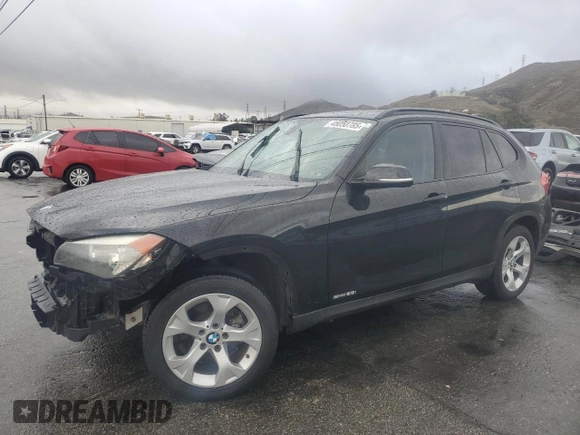 2015 BMW X1 sDrive28i with VIN WBAVM1C55FVW56937, listed as a Copart auction lot 45050785 with 77,736 mi miles and Salvage Title. Bid and sale history available at carsss.com. Image 1.