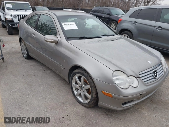 2003 Mercedes-Benz C 230 Kompressor z VIN WDBRN40J63A480020, wystawiony jako IAAI lot #41502077 z przebiegiem 188 774 mil mil oraz . Historia ofert i sprzedaży dostępna na DreamBid. Obrazek 1.
