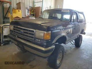 1990 Ford Bronco Custom with VIN 1FMEU15H7LLB32721, listed as a Copart auction lot 84829284 with 171,424 mi miles and Clean Title. Bid and sale history available at carsss.com. Image 1.