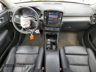 2023 Volvo XC40 Plus Dark Theme с VIN YV4L12UW6P2050773, выставлен на аукционе Copart как лот 62941745 с пробегом 39 865 миль миль и Списание • Salvage title. История ставок и продаж доступна на DreamBid. Изображение 8.