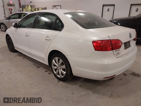 2013 Volkswagen Jetta Sedan SE with VIN 3VWDP7AJ1DM416331, listed as a IAAI auction lot 42037776 with 195,983 mi miles. Bid and sale history available at carsss.com. Image 3.