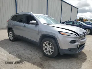 2017 Jeep Cherokee Latitude with VIN 1C4PJMCS9HW634285, listed as a Copart auction lot 59107615 with 136,984 mi miles and Salvage title. Bid and sale history available at DreamBid. Image 4.