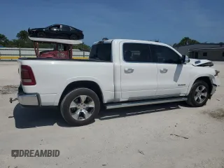 2020 Ram 1500 Laramie z VIN 1C6SRFJT5LN402007, wystawiony jako Copart lot #56427815 z przebiegiem 79 159 mil mil oraz Szkoda całkowita • Salvage title. Historia ofert i sprzedaży dostępna na DreamBid. Obrazek 3.