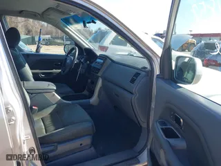 2008 Honda Pilot VP with VIN 5FNYF28208B011970, listed as a IAAI auction lot 41841857 with 174,513 mi miles. Bid and sale history available at carsss.com. Image 5.