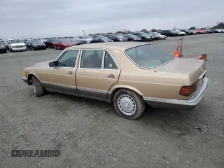 1986 Mercedes-Benz 420 420SEL with VIN WDBCA35D8GA273147, listed as a Copart auction lot 86555544 with 111,782 mi miles and Salvage Title. Bid and sale history available at carsss.com. Image 2.