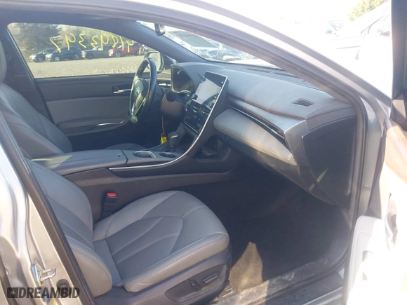 2019 Toyota Avalon XLE with VIN 4T1BZ1FB0KU031057, listed as a IAAI auction lot 41899397 with 108,454 mi miles. Bid and sale history available at carsss.com. Image 5.