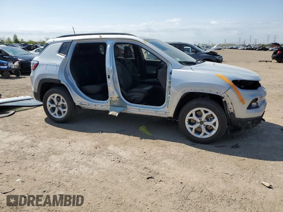 2025 Jeep Compass Latitude z VIN 3C4NJDBN1ST566404, wystawiony jako Copart lot #55024085 z przebiegiem 381 mil mil oraz Szkoda całkowita • Salvage title. Historia ofert i sprzedaży dostępna na DreamBid. Obrazek 4.