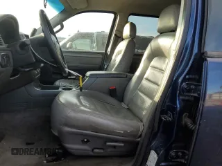 2004 Ford Explorer XLT z VIN 1FMZU63E24ZB25620, wystawiony jako Copart lot #86866134 z przebiegiem 243 266 mil mil oraz Szkoda całkowita • Salvage title. Historia ofert i sprzedaży dostępna na DreamBid. Obrazek 7.