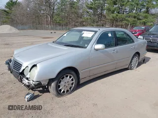 2000 Mercedes-Benz E-Class with VIN WDBJF82J0YX037784, listed as a IAAI auction lot 41768970 with 144,062 mi miles. Bid and sale history available at carsss.com. Image 2.