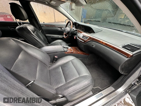 2012 Mercedes-Benz S 550 z VIN WDDNG9EB2CA444811, wystawiony jako Copart lot #58152575 z przebiegiem 127 847 mil mil oraz Czysty tytuł • Clean title. Historia ofert i sprzedaży dostępna na DreamBid. Obrazek 5.