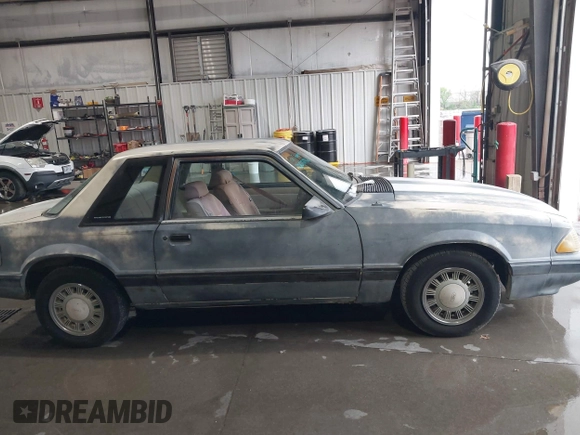 1989 Ford Mustang with VIN 1FABP40A3KF188992, listed as a IAAI auction lot 42076796 with 43,676 mi miles and . Bid and sale history available at DreamBid. Image 13.