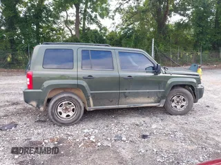 2008 Jeep Patriot Sport with VIN 1J8FT28W28D713825, listed as a IAAI auction lot 42471636 with 227,898 mi miles and . Bid and sale history available at DreamBid. Image 13.