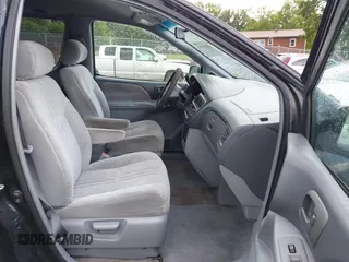 1998 Toyota Sienna LE with VIN 4T3ZF13C6WU016001, listed as a IAAI auction lot 42604162 with 214,491 mi miles and . Bid and sale history available at DreamBid. Image 5.