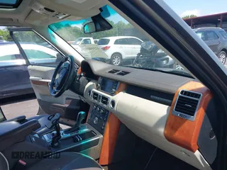 2011 Land Rover Range Rover HSE z VIN SALME1D40BA352135, wystawiony jako IAAI lot #42544691 z przebiegiem 225 638 mil mil oraz . Historia ofert i sprzedaży dostępna na DreamBid. Obrazek 5.