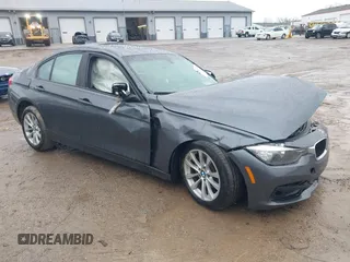 2016 BMW 3 Series 320i xDrive z VIN WBA8A3C55GK690199, wystawiony jako IAAI lot #41204671 z przebiegiem 169 163 mil mil oraz . Historia ofert i sprzedaży dostępna na DreamBid. Obrazek 1.