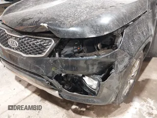 2012 Kia Sorento SX with VIN 5XYKW4A2XCG209369, listed as a IAAI auction lot 41693091 with 195,249 mi miles. Bid and sale history available at carsss.com. Image 6.