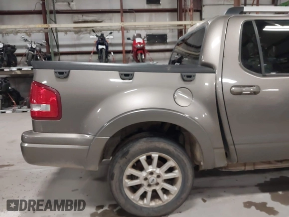 2007 Ford Explorer Sport Trac Limited z VIN 1FMEU53887UA02747, wystawiony jako IAAI lot #41891677 z przebiegiem 205 308 mil mil oraz . Historia ofert i sprzedaży dostępna na DreamBid. Obrazek 6.
