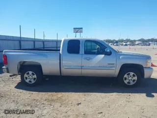 2011 Chevrolet Silverado 1500 LT with VIN 1GCRCSE0XBZ133317, listed as a IAAI auction lot 40613235 with 96,334 mi miles. Bid and sale history available at carsss.com. Image 13.