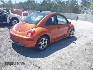 2010 Volkswagen New Beetle Coupe with VIN 3VWRW3AG6AM029534, listed as a IAAI auction lot 41925044 with 163,708 mi miles. Bid and sale history available at carsss.com. Image 4.