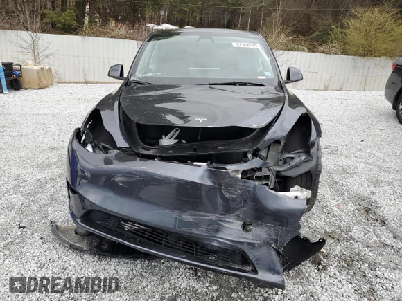 2025 Tesla Model Y Long Range with VIN 7SAYGDED9SA341967, listed as a Copart auction lot 47368695 with 4,310 mi miles and Salvage Title. Bid and sale history available at DreamBid. Image 5.