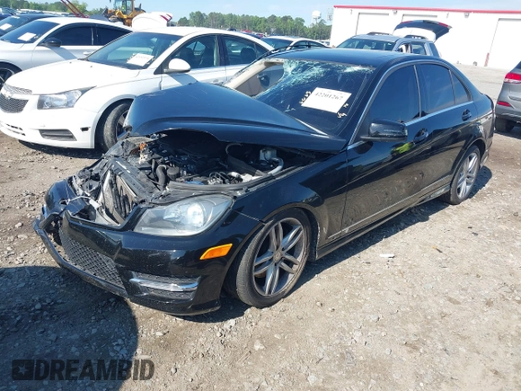 2013 Mercedes-Benz C 300 Sport z VIN WDDGF8AB3DG123189, wystawiony jako IAAI lot #42201267 z przebiegiem 127 315 mil mil oraz . Historia ofert i sprzedaży dostępna na DreamBid. Obrazek 17.