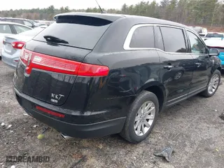 2018 Lincoln MKT with VIN 2LMHJ5NKXJBL01592, listed as a IAAI auction lot 41829273 with 323,274 mi miles. Bid and sale history available at carsss.com. Image 4.
