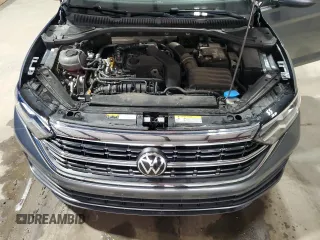 2024 Volkswagen Jetta S z VIN 3VW5M7BU9RM005367, wystawiony jako Copart lot #61485685 z przebiegiem 33 968 mil mil oraz Czysty tytuł • Clean title. Historia ofert i sprzedaży dostępna na DreamBid. Obrazek 11.