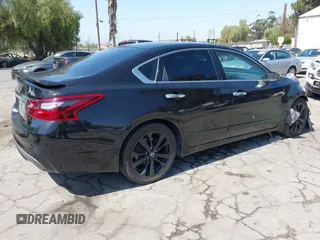 2017 Nissan Altima SV z VIN 1N4AL3AP0HC187796, wystawiony jako IAAI lot #42247396 z przebiegiem 106 024 mil mil oraz . Historia ofert i sprzedaży dostępna na DreamBid. Obrazek 4.