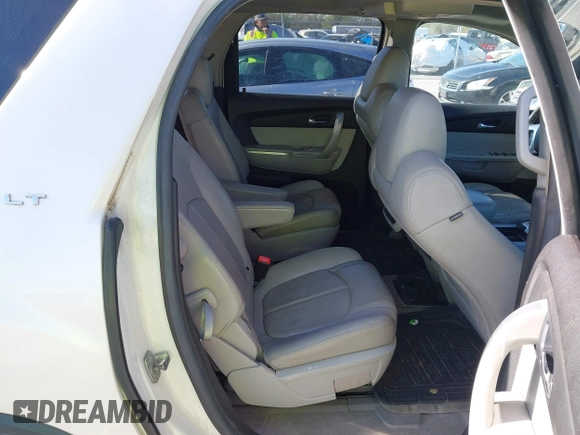 2008 GMC Acadia SLT1 with VIN 1GKER237X8J289351, listed as a IAAI auction lot 41933212 with 197,203 mi miles. Bid and sale history available at carsss.com. Image 8.