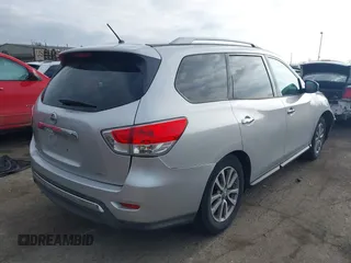 2015 Nissan Pathfinder S z VIN 5N1AR2MM7FC688083, wystawiony jako IAAI lot #42156969 z przebiegiem 99 752 mil mil oraz . Historia ofert i sprzedaży dostępna na DreamBid. Obrazek 4.