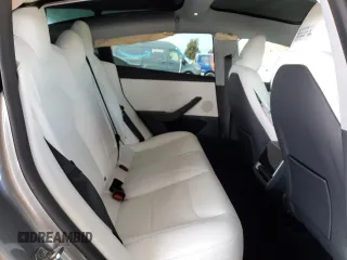 2025 Tesla Model 3 Long Range z VIN 5YJ3E1EA5SF920183, wystawiony jako Copart lot #51593705 z przebiegiem 2 224 mil mil oraz Szkoda całkowita • Salvage title. Historia ofert i sprzedaży dostępna na DreamBid. Obrazek 10.