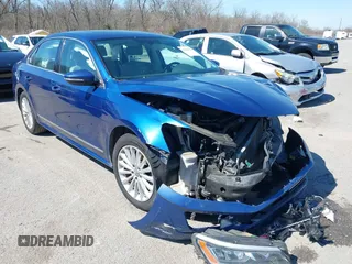 2016 Volkswagen Passat SE z VIN 1VWBS7A36GC047480, wystawiony jako IAAI lot #41685321 z przebiegiem 121 379 mil mil oraz . Historia ofert i sprzedaży dostępna na DreamBid. Obrazek 1.