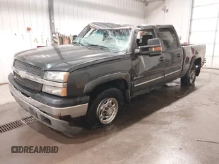 2003 Chevrolet Silverado 1500HD LS z VIN 1GCGK13U93F171585, wystawiony jako IAAI lot #41990852 z przebiegiem 242 327 mil mil oraz . Historia ofert i sprzedaży dostępna na DreamBid. Obrazek 2.