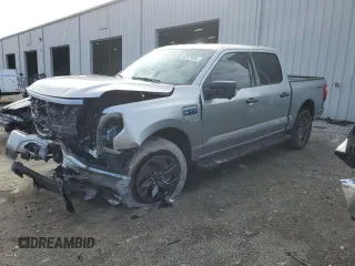 2024 Ford F-150 Lightning XLT z VIN 1FTVW3LK5RWG25250, wystawiony jako Copart lot #42121695 z przebiegiem 492 mil mil oraz Nie do naprawy • Non repairable. Historia ofert i sprzedaży dostępna na DreamBid. Obrazek 1.